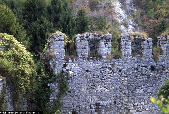 Isera, Castel Corno